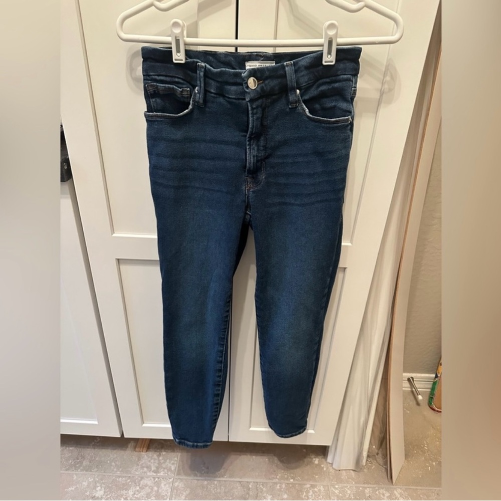 Good American mid rise Good Petite Skinny Jeans.